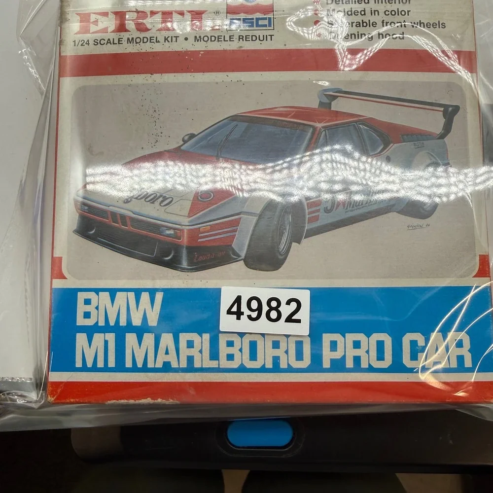 ERTL ESCI BMW M1 Marlboro Pro Car 1/24 Scale Model Kit 3011 Niki Lauda Italy